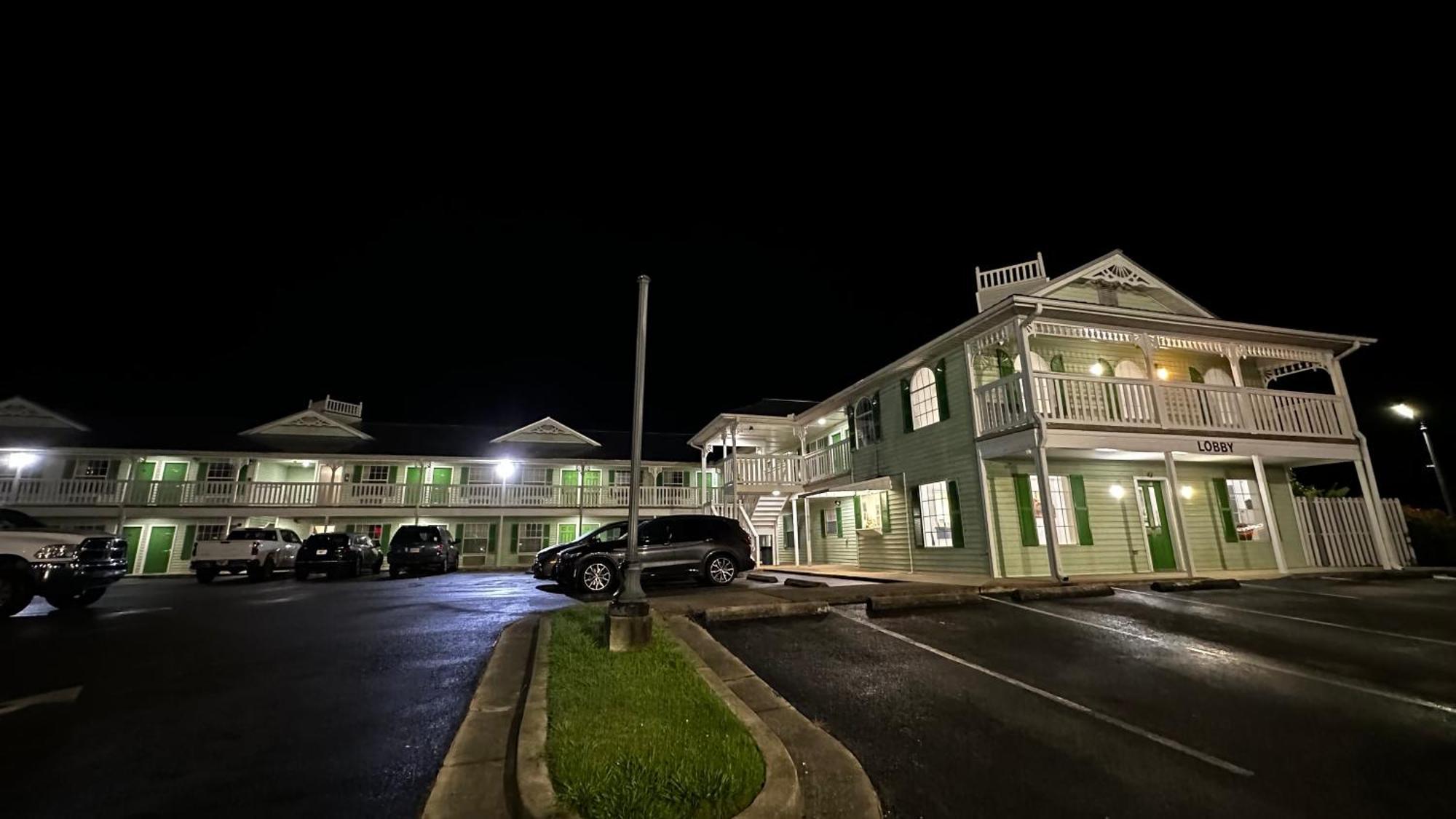 Key West Inn - Chatsworth Екстериор снимка