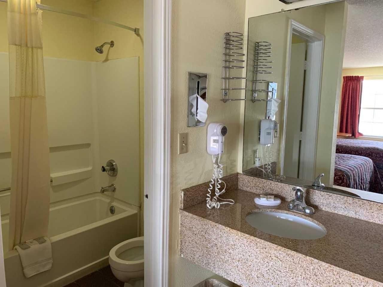 Key West Inn - Chatsworth Екстериор снимка