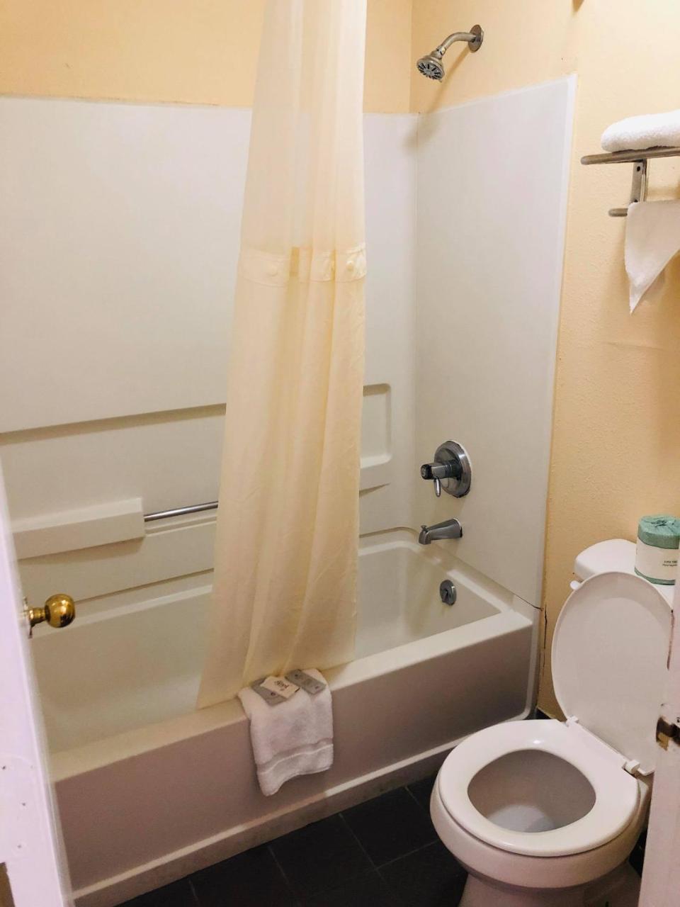 Key West Inn - Chatsworth Екстериор снимка